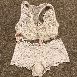 NWT Victoria’s Secret Bridal white lace Lingerie set size small bra and panty